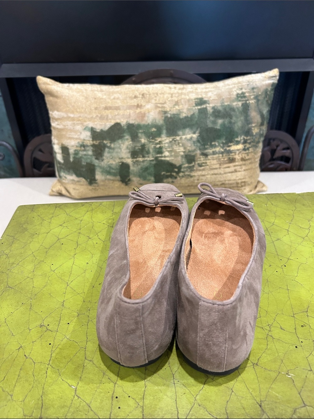 Vionic Taupe Suede Ballet Flats with Bow Detail NWOT - Picture 4 of 5